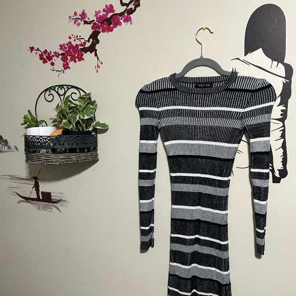 Stretchy Striped Winter BodyCon Dress - Picture 9 of 9